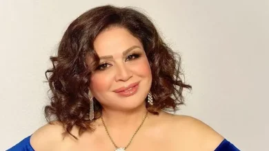 صورة إلهام شاهين بفستان أبيض من الدانتيل ومصمم أزياء يعلق على إطلالتها