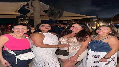 صورة نرمين الفقي تظهر بالـ”شورت” بصحبة صديقاتها والجمهور يغازلها (صور)