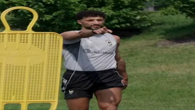 صورة وسام أبو علي يكشف رقم قميصه مع كولومبوس كرو الأمريكي
