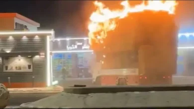 صورة قاد شاحنة مشتعلة.. شاب ينقذ العشرات من انفجار محطة وقود (فيديو)