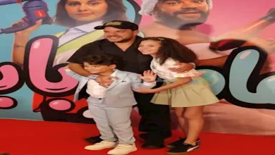 صورة بالصور.. محمد عبدالرحمن “توتا” وزوجته من العرض الخاص لفيلم ماما وبابا