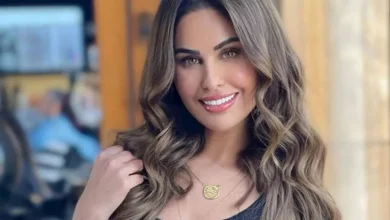 صورة بالفوشيا الصارخ.. مي سليم تخطف الأنظار على الشاطئ – ما سر اختيارها لهذ