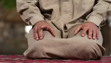 صورة المفتي يوضح حكم الصلاة في البيوت حال المطر