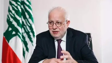 صورة وزير العدل اللبناني لحزب الله: إذا اخترت الانتحار لن نسمح بجر البلاد م