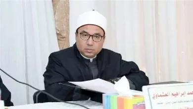 صورة عالم أزهري يكشف سبب اختلاف موضع جثماني أبي بكر وعمر عن جسد النبي في قب