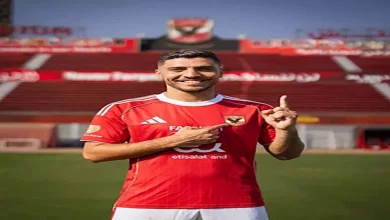 صورة “بعيد عن مستواه”.. نجم الأهلي السابق يوجه نصيحة لمحمد شريف
