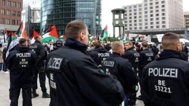 صورة الشرطة الألمانية تستخدم العنف وتعتقل متضامنين مع فلسطين