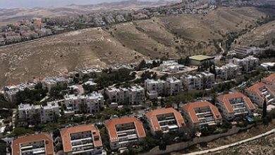 صورة محكمة إسرائيلية تتراجع عن فرض أمر لإخلاء بؤرة استيطانية جنوب الخليل