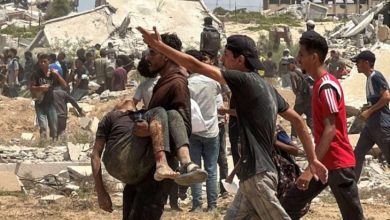 صورة صندوق مساعدات جوية يقتل طفلا ويصيب آخرين في غزة (صور وفيديو)