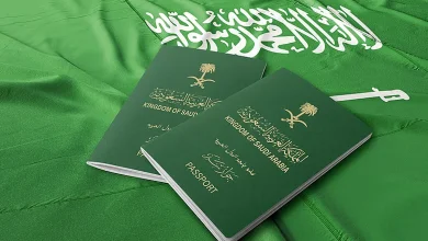 صورة أستاذ إعلام ينصح المواطنين بالوعي بالمخاطر والأمن السيبراني حال السفر للخارج