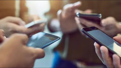 صورة سحب جوالات الأبناء ليس حلا لاستخدام الإنترنت العشوائي