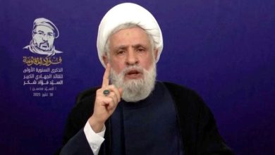 صورة قاسم يرفض أي جدول زمني لنزع سلاح المقاومة ويهدد بالرد بالصواريخ على “إسرائيل”