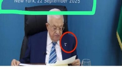 صورة الدبوس على صدر الرئيس عباس يثير مخاوف تل أبيب من “طوفان لتدمير إسرائيل”