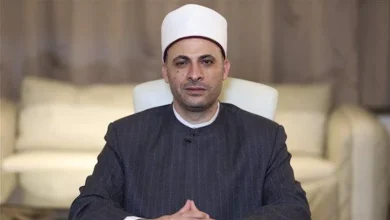 صورة عالم بالأوقاف يحذر: السوشيال ميديا تهدد قيم احترام الكبير بين الشباب