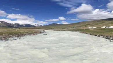 صورة بيشربوا اللبن في قلب البحر.. بحيرة صينية طبيعية حيرت زوارها بالصين