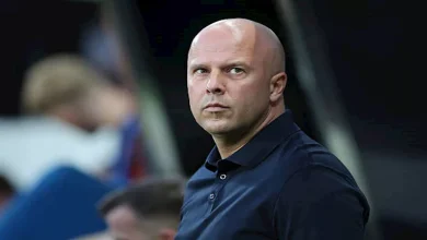 صورة أرني سلون يعلن انتهاء موسم لاعب الفريق بسبب الإصابة