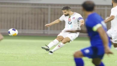صورة بطاقة حمراء لسام مرسي في مباراة الكويت أمام العربي بالدوري