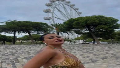 صورة بـ”فستان جريء”.. رانيا يوسف تودع إجازة الصيف والجمهور يغازلها (صور)