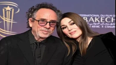 صورة بعد إعلان انفصالها.. 20 صورة رومانسية جمعت مونيكا بيلوتشي وتيم بورتن