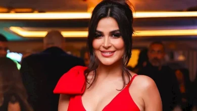 صورة ثنائية الألوان والأنوثة.. رانيا منصور بالفوشيا وغادة عادل بالأبيض- سر