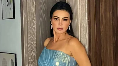 صورة فستان لامع وفتحة ساق.. دينا فؤاد تخطف الأنظار من أحدث ظهور