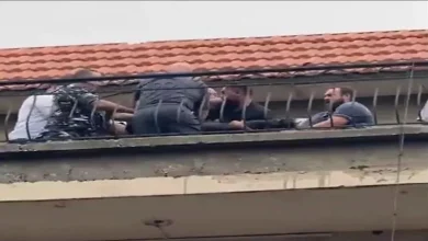 صورة ثوان بين الحياة والموت.. إنقاذ شاب حاول الانتحار في اللحظة الأخيرة (في
