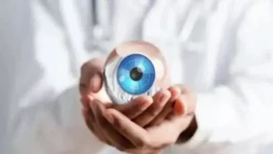 صورة الأطباء يعيدون بصر رجل بعد إزالة سنه وزرعها في عينه.. التفاصيل