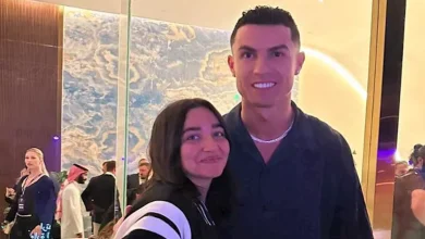 صورة ابنة مطرب مصري تخطف الأنظار بصورة مع رونالدو.. ما القصة؟