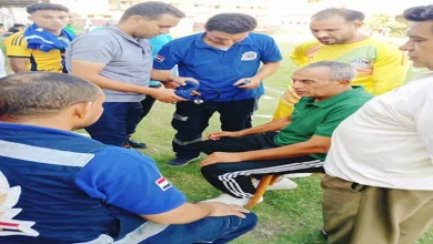 صورة مدرب يتحدى “ضغط الدم” ويواصل قيادة فريقه بكفر الشيخ