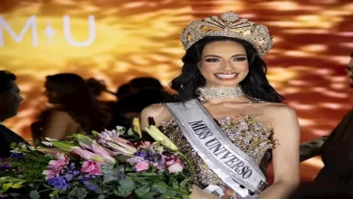 صورة جمالها رهيب.. 15 صورة لتتويج ملكة جمال الكون 2025