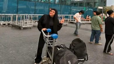 صورة زوجة الراحل إبراهيم شيكا تعلن سفرها خارج البلاد