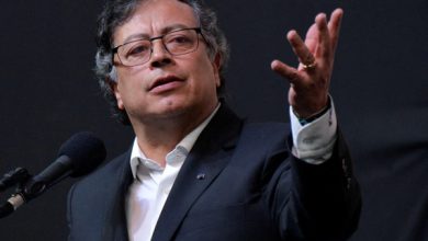 صورة ترامب يفرض عقوبات على الرئيس الكولومبي بيترو وعائلته