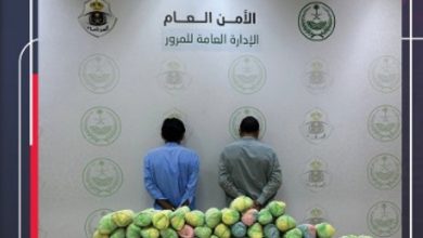 صورة مرور عسير يقبض على مقيمين لترويجهما 20 كيلوجرامًا من القات