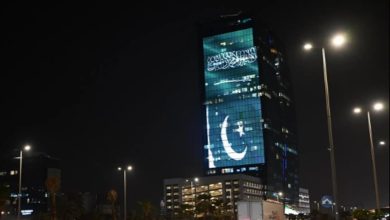 صورة الأبراج السعودية تتوشح بعلمي المملكة وباكستان احتفاءً بتوقيع “اتفاقية الدفاع الاستراتيجي المشترك”
