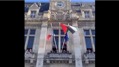 صورة بلدية «سان دوني» ترفع العلم الفلسطيني في قلب باريس دعماً للاعتراف الفرنسي بالدولة