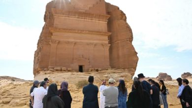 صورة العُلا وجهة سياحية تستقطب زوارها من مختلف دول العالم
