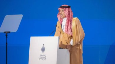 صورة بتوجيه من القيادة.. وزير الإعلام: مليار و300 مليون ريال لتنمية وإعمار اليمن