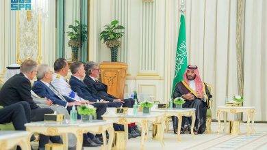 صورة ولي العهد يتسلم أوراق اعتماد سفراء عدد من الدول الشقيقة والصديقة المعينين لدى المملكة