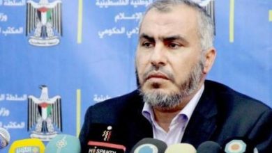 صورة غازي حمد : مستعدون للخروج من حكم غزة