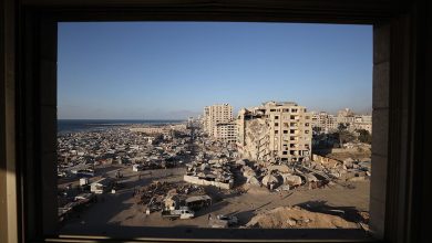صورة عشرات الشهداء والجرحى واسرائيل تبدأ بتدمير أبراج غزة السكنية