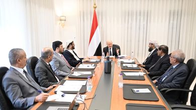 صورة المجلس الرئاسي يناقش دمج الأجهزة الأمنية والاستخبارية في إطار جهاز أمن الدولة ويكشف عن القوة التي أحبطت تهريب الأسلحة والمخدرات للحوثيين في البحر