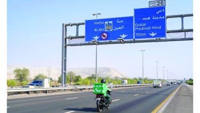 صورة ضوابط جديدة لسير «المركبات الثقيلة» و«الدليفري» بدبي والشارقة.. أبرزها حظر المسارات السريعة