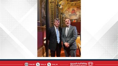 صورة سفير مملكة البحرين في باريس يشارك في اجتماع رئيس لجنة الشؤون الخارجية والدفاع والقوات المسلّحة مع عدد من السفراء العرب