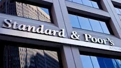 صورة ستاندرد آند بورز ترفع التصنيف الائتماني لمصر إلى B