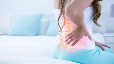صورة امرأة تبتلع 8 ضفادع حية لعلاج آلام الظهر.. هذا ما حدث لها