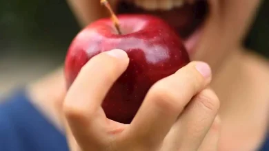 صورة كم تفاحة يجب تناولها يوميا لخفض الكوليسترول؟