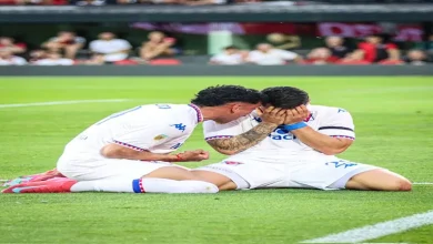صورة انفجر في البكاء وكشف عن وشم.. لاعب يوجه رسالة إلى والده المتوفي (صور)