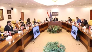 صورة وزير الاتصالات يجتمع بأعضاء لجنة حماية حقوق مستخدمي الاتصالات