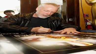 صورة صاحب بوسترات أفلام الطفولة.. وفاة درو سترروزان عن عمر 78 عاما
