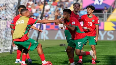 صورة أول من استخدم “البطاقة الخضراء” يدير لقاء المغرب وفرنسا… ما القصة؟